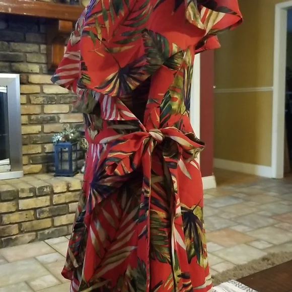 Sketchbook (boutique) wrap Romper with open back - Picture 3 of 10